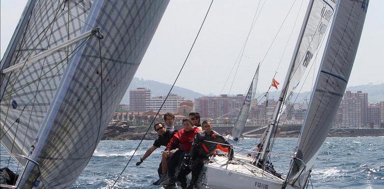 El Universidad Isastur y el Espumeru, vencedores del Trofeo de Otoño de Cruceros