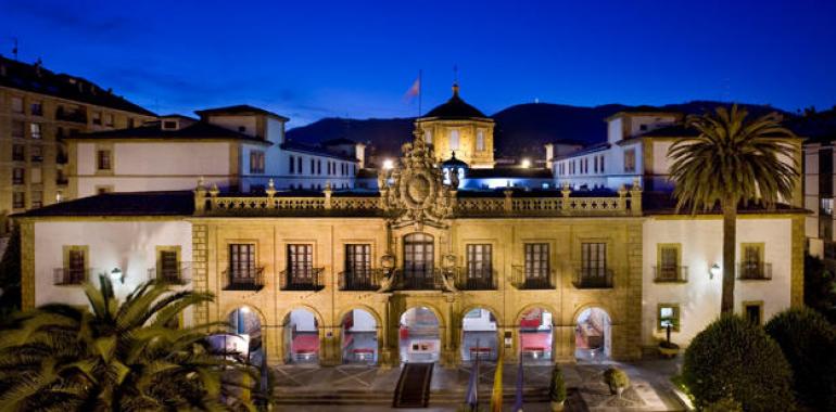 Desfile infantil solidario con la AE contra el Cáncer en el Hotel Meliá Reconquista