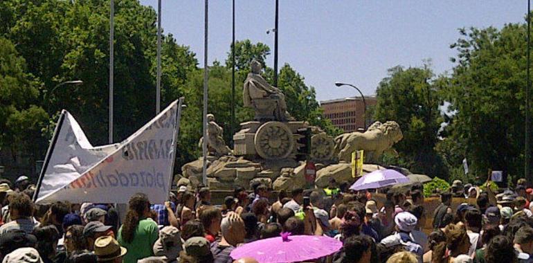 Más de 40.000 madrileños reivindican cívicamente el 19J en la plaza de Neptuno