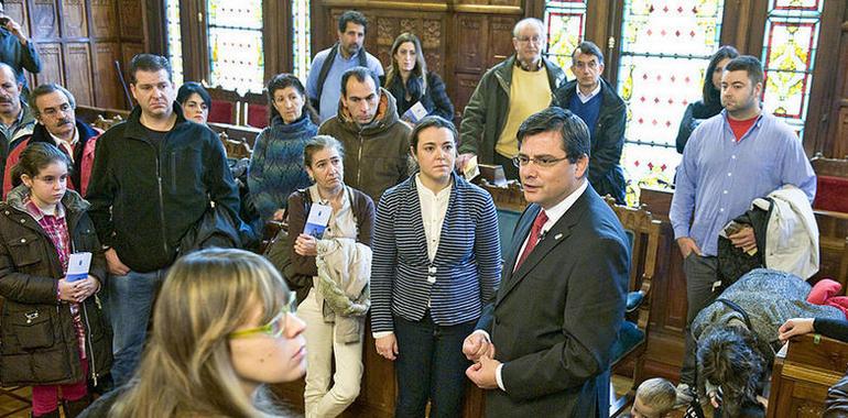 Cientos de asturianos visitaron hoy el Parlamento de Asturias