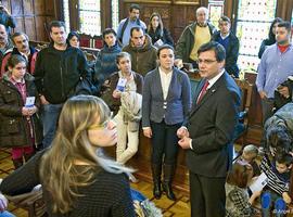 Cientos de asturianos visitaron hoy el Parlamento de Asturias