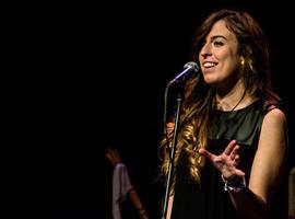 Marisa Valle emociona \De lo fondero de l\alma\ en el Nuevo Teatro de La Felguera