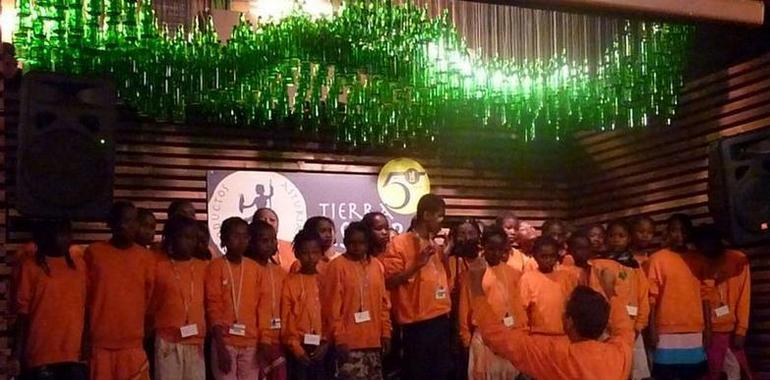 Las obras finalistas de Huella Astur 2012 serán subastadas  en la espicha del jueves 