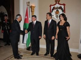 Rey de Jordania ofrece cena de honor a primer mandatario de República Dominicana