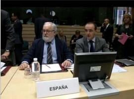 Arias Cañete: La supresión de cuotas del sector lácteo no es asumible