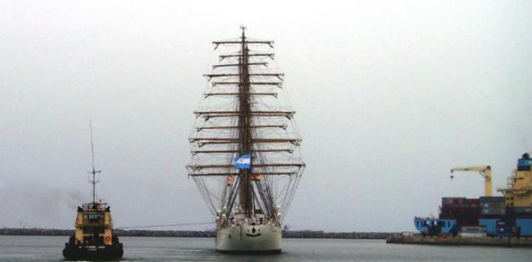 La Fragata Libertad ya navega en aguas internacionales de regreso a la Argentina