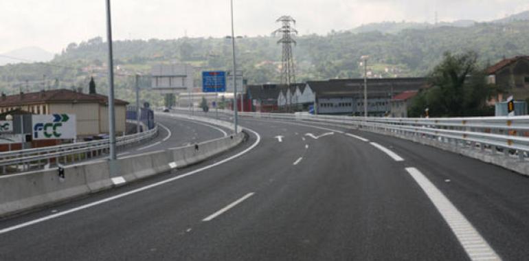 La nueva calzada de la carretera de los túneles de Riaño se abre al tráfico hoy viernes