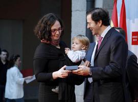 La Comunidad de Madrid entrega viviendas sociales a familias desahuciadas