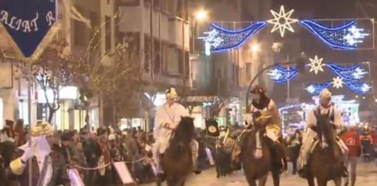 La Cabalgata de Mieres repartirá 1.300 kilos de caramelos y contará con casi 400 figurantes