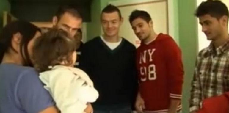 El Sporting visita a los niños de Cabueñes
