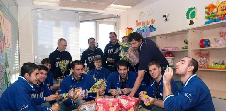 El Oviedo Baloncesto visita el Materno Infantil