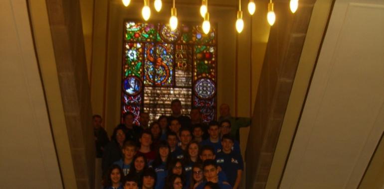 Recepción de la alcadesa de Avilés al Saint Nazaire Atlantique Natation y al Club Natación Avilés.