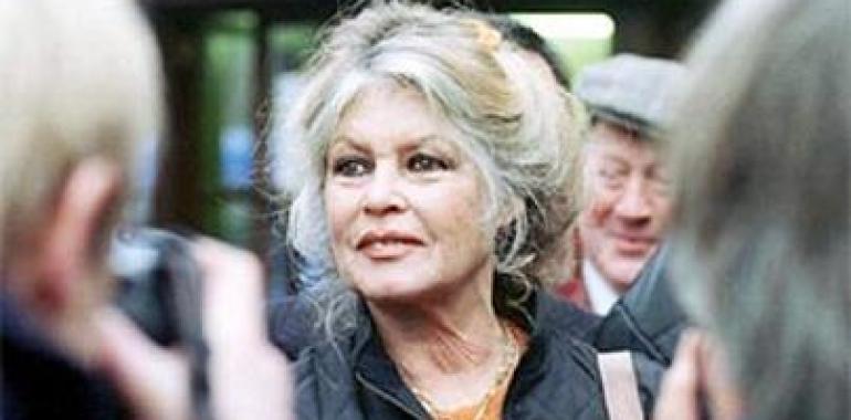 BB Brigitte Bardot anuncia que se irá a Rusia detrás de Depardieu