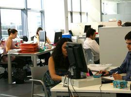 IU, a favor del adelanto de la paga extraordinaria a los empleados públicos 