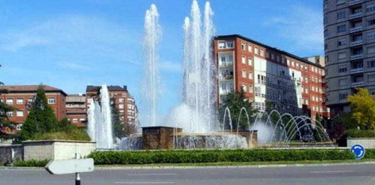 FORO Oviedo pide una placa junto a los leones de la Plaza Castilla a la labor altruista de Lions Club
