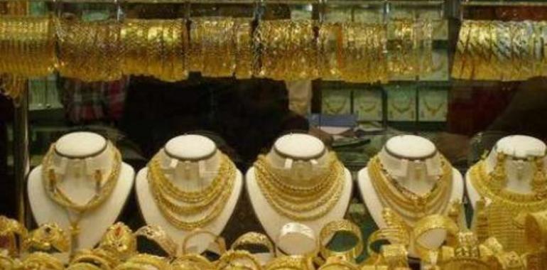 El oro cae un 1 % por la inflación de China