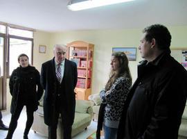 Blanco renueva el apoyo institucional a la comunidad terapéutica La Santina