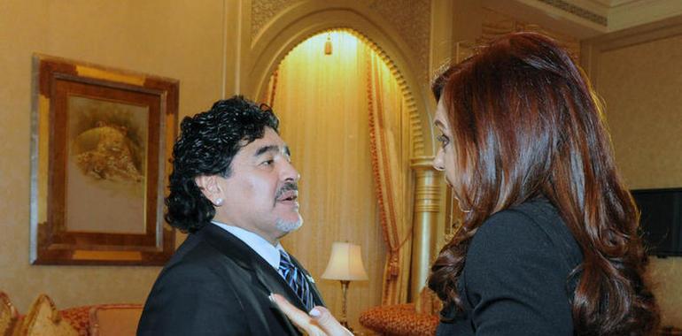Cristina Kirchner se reunió con Maradona en Abu Dabi