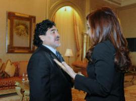 Cristina Kirchner se reunió con Maradona en Abu Dabi