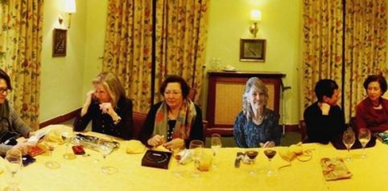 La cofradía Doña Gontrodo,  inicia el 2013 con la comida de la "Amiga Invisible"