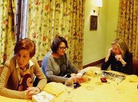 La cofradía Doña Gontrodo,  inicia el 2013 con la comida de la \"Amiga Invisible\"