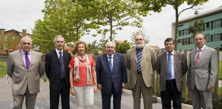 Areces asiste a la despedida de varios profesores jubilados del Instituto Jovellanos de Gijón