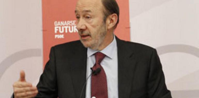 Rubalcaba: El efecto Rajoy ha conseguido más recesión, desempleo y desigualdad en un solo año 