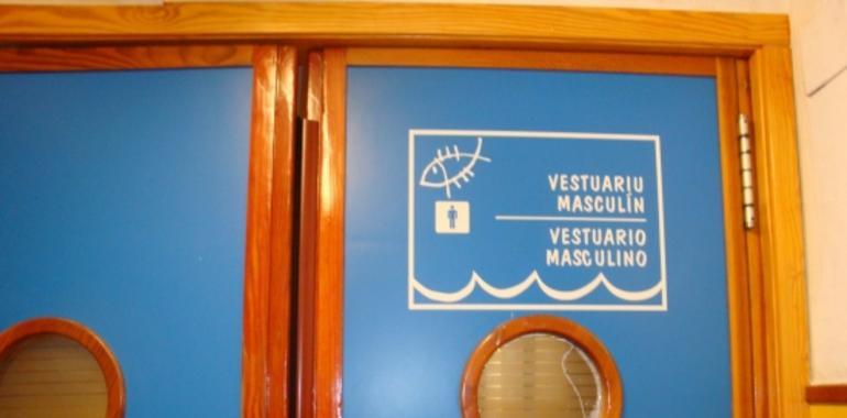 La piscina municipal de Samartín estrena rotulación billingüe