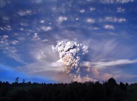 Las cenizas del volcán Puyehue obligan a aplazar vuelos en Argentina