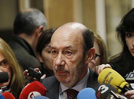 Rubalcaba pide a Rajoy que dimita como presidente del Gobierno