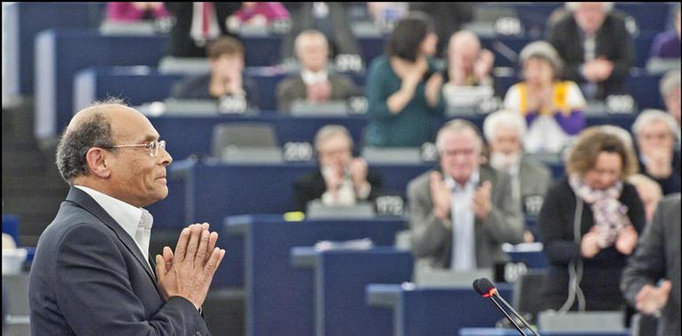 El Presidente de Túnez y la Eurocámara condenan el asesinato del líder de la oposición tunecina