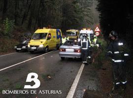 Un muerto al chocar su vehículo contra un árbol a la altura de Cornellana