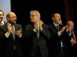 Rubalcaba advierte que los recortes impuestos por la derecha alimentan el \"euroescepticismo\" en España 