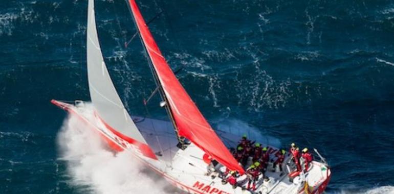 Buena velocidad del Mapfre rumbo a La Gomera