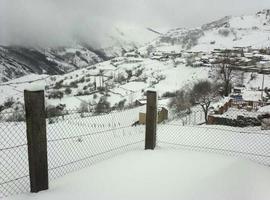 La nieve cierra al tráfico 10 puertos de Montaña y Pajares al tráfico pesado