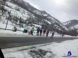 Rescatadas 15 personas, tres de ellas menores, atrapadas por el temporal en San Isidro