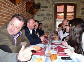 Hosteleros en apoyo de la sidrería el Lavaderu