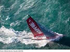 El Mapfre supera de nuevo las 500 millas en 24 horas