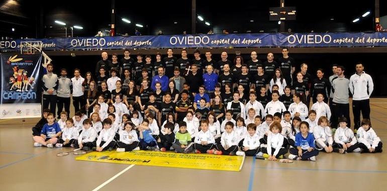 Puesta de largo del Bádminton Oviedo