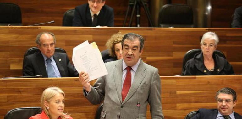 Álvarez.Cascos acusa al Ejecutivo de deslizarse "hacia el verticalismo y la democracia orgánica"