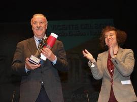 Vicente del Bosque recibe en La Felguera el Premio Delfos