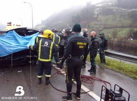 Un muerto al caer su vehículo al río Caudal en Mieres