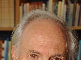 Harold Kroto: “Para ganar un premio Nobel no hay que ser un genio”