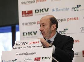 Rubalcaba exige contundencia al PP ante sospechas de financiación irregular 