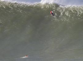 Natxo González gana la primera parada en la gira europea de Big Wave World Tour 