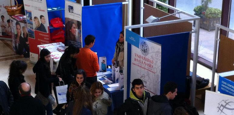 Adventia orienta a estudiantes asturianos sobre cómo convertirse en piloto de aviación