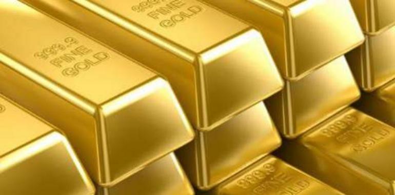 Gold holds steady