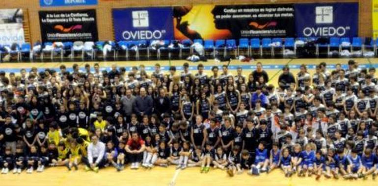 El Oviedo Baloncesto presenta a sus más de 400 jugadores de todas las categorías