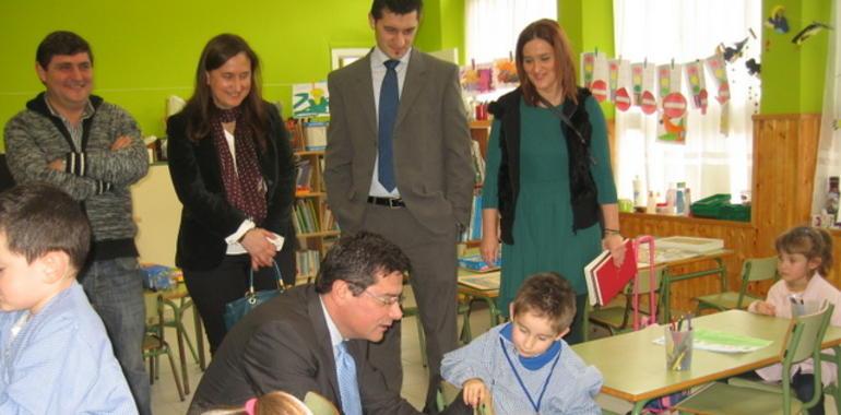 El Presidente de la JGPA y la Alcaldesa de Caravia apuestan por la colaboración institucional