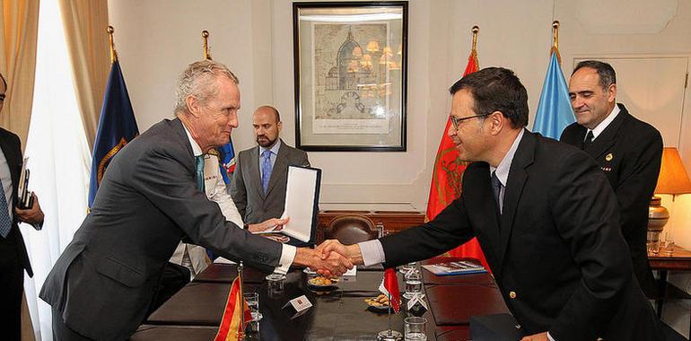 Morenés se entrevista con su homólogo chileno en Santiago
